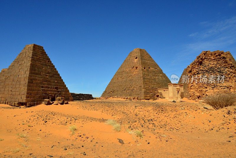 三个Meroe金字塔，中部的国王阿卡马尼墓，南墓地，撒哈拉沙漠的努比亚墓，联合国教科文组织世界遗产，苏丹Begarawiyah, S9, S6, S5金字塔